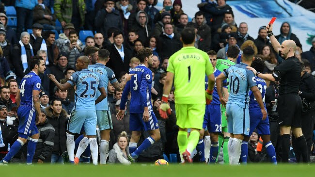 Chelsea và Man City nhận án phạt từ FA sau vụ ẩu đả