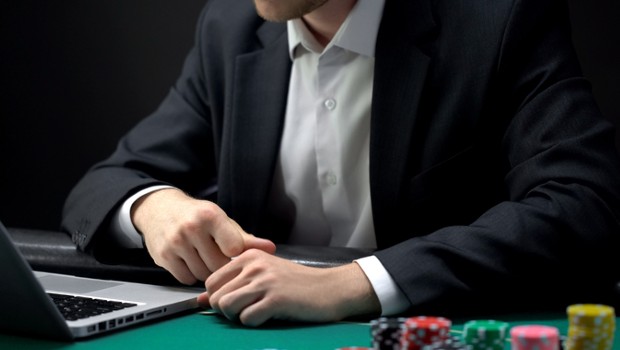 Giải đáp thắc mắc của người mới chơi Casino trực tuyến