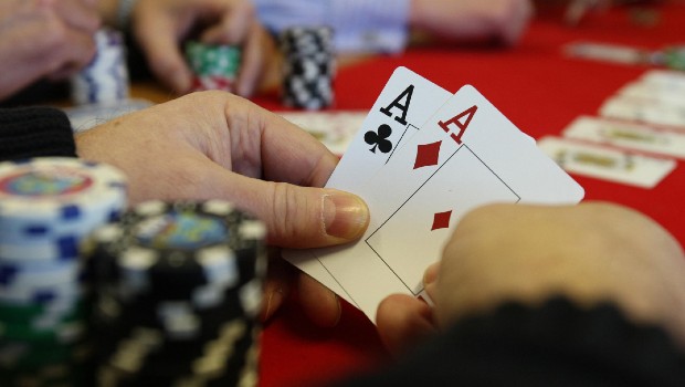 Mẹo chơi Poker cơ bản giúp bạn chiến thắng đối thủ